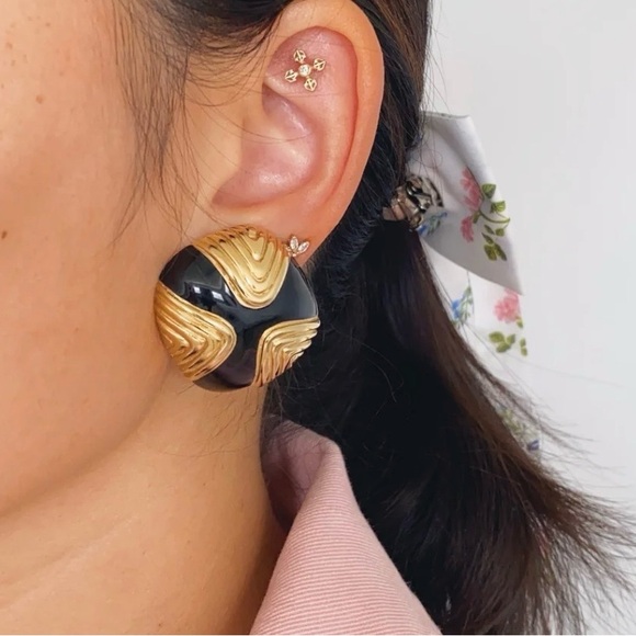 Modern Abstract Mob Wife VTG Clip On Earrings - Picture 2 of 10